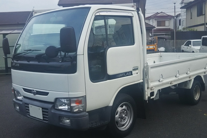 写真：トラック平ボディ　2tショート